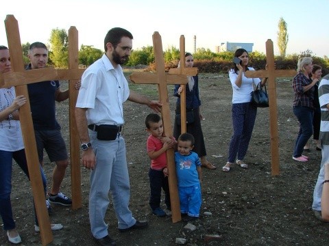 Protest cu cruci ortodoxe pe locul unde Ponta vrea să ridice moschee în București