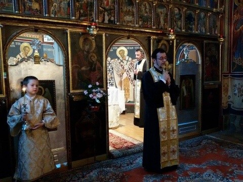 Părintele Teofil Tia la biserica „Sfânta Treime” din Cluj-Napoca: „Dacă tu faci un pas către Dumnezeu, Dumnezeu va face 100”