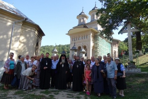 Emoțiile studenției, rememorate de Înaltpresfințitul Andrei la Mănăstirea Nicula