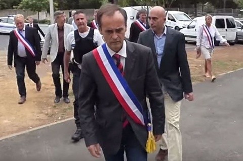 Un primar din Franța le spune refugiaților musulmani că nu sunt bineveniți în oraș (Video)