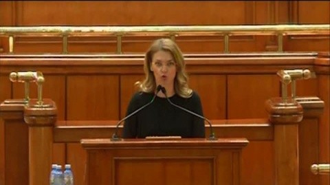 Ponta a pus pe tavă parlamentului contractele cu statul ale Alinei Ghorghiu. Bani publici primiţi de la AVAS