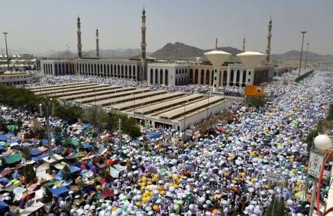 S-a mâniat Allah pentru terorismul islamist? Peste 717 persoane au murit şi 805 au fost rănite într-o busculadă produsă în timpul pelerinajului anual la Mecca (Video)