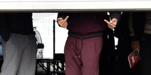 Scandează Allah Akbar! În taberele de refugiați din Germania, imigranții musulmani aplică Șaria, persecută creștinii, violează femeile creștine care nu-și pun văl islamic (Video)