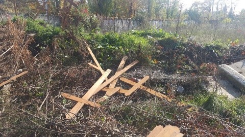 Marxiști sau islamiști!? Crucile ortodoxe au fost profanate pe locul moscheii lui Ponta din București