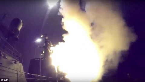 Nu mai cred în puterea SUA! Bagdadul solicită Rusiei să bombardeze poziţiile ISIS din Irak