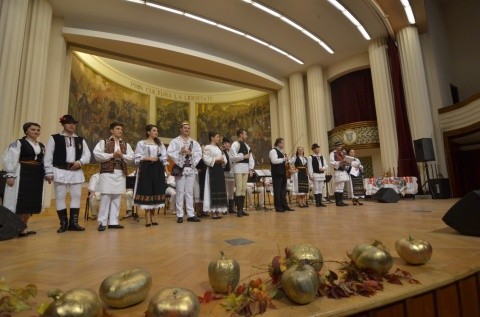Preoți ortodocși, artiști și sute de clujeni, alături de o familie în suferință