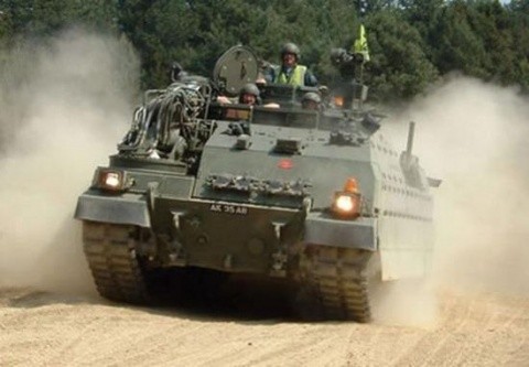 Conflictul cu Rusia aduce profit companiilor de armament americane. România obligată să cumpere arme din SUA