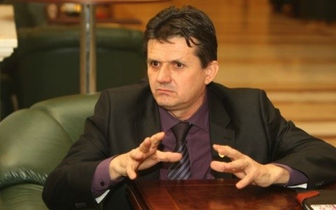 Senatorul UNPR de Timiş Ioan Iovescu propune reducerea programului de lucru la şase ore şi majorarea salariului minim ca-n Suedia