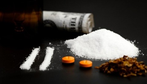 Zeci de farmaciști din Cluj sunt acuzați de procurori că au traficat medicamente şi droguri
