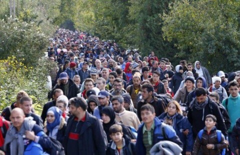 Fotografia Zilei: Exodul abia începe – Imigranţii musulmani vin în Europa în marş forţat