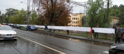 50 de persoane, printre care şi mulţi anarhişti, au protestat împotriva fluidizării traficului rutier pe Splaiul Independenţei