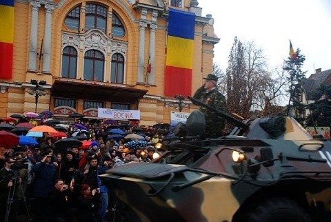 Paradă militară la Cluj-Napoca de Ziua Naţională a României
