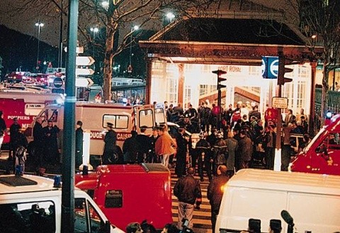 O parte din teroriștii islamiști au fugit. Poliția franceză interzice manifestările publice. Cere populației să nu frecventeze localurile
