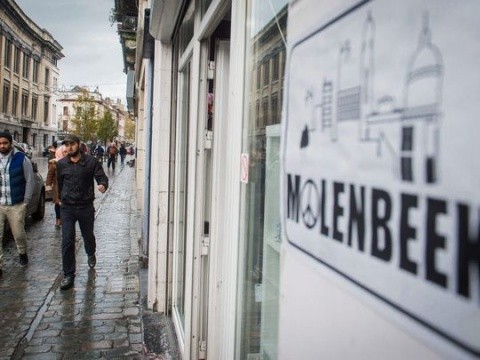 2500 de musulmani din cartierul islamist Molenbeek s-au rugat pentru victimele terorismului de la Paris