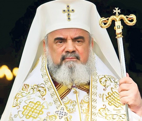 Patriarhul Daniel le cere iertare tinerilor: „Îi iubim si pe cei care nu vin la biserică”