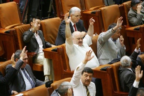 Parlamentul, acest buboi al democrației la români