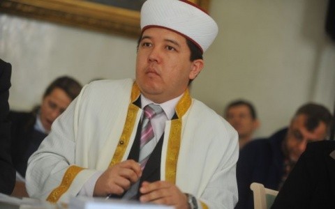Dar Muftiul turc unde e? El de ce nu se roagă lui Allah în fața la Colectiv?
