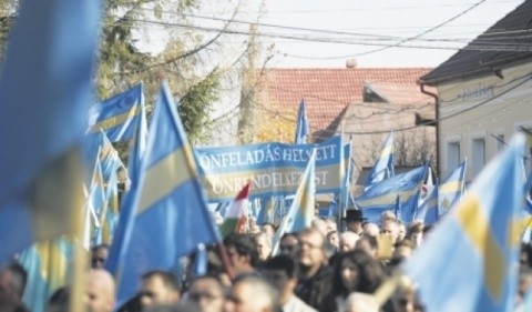 Miting pentru autonomie la Miercurea Ciuc cu militanți ai Gărzii Maghiare. S-a scandat: ”Vrem autonomie”, ”Epurare etnică”