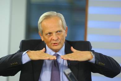 Stolojan:  decizia Curții Constituționale a României (CCR) este „o palmă peste obrazul românilor”