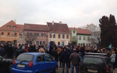 Secuii au ieșit în stradă să-l susțină pe teroristul Beke Istvan: Se scandează „Secuimea nu e România!”