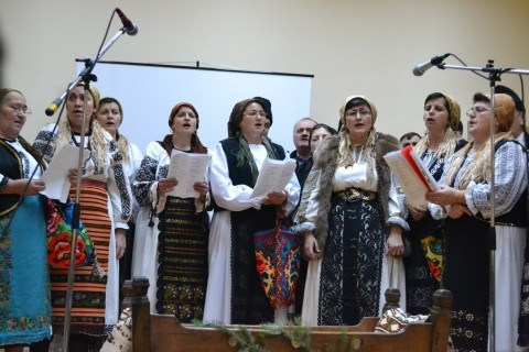 Sute de credincioși din Chintelnic, la un inedit concert de colinde
