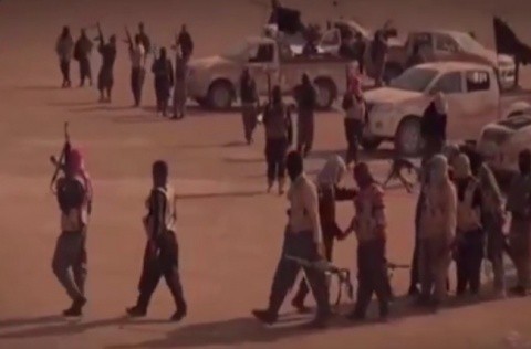 Statul Islamic a produs un video apocalipitic. Steagurile României și Moldovei la picioarele islamiștilor din Califat (Video)
