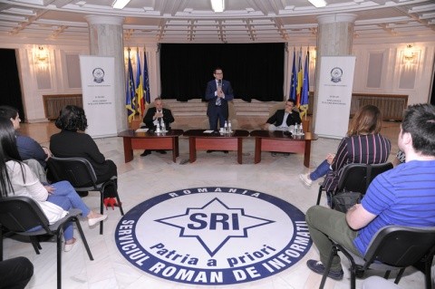 Faţă de francezi, SRI îşi face treaba: nouă musulmani suspectaţi de acţiuni de terorism au fost declaraţi indezirabili