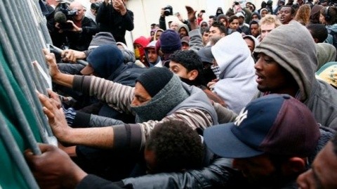 Ședință secretă la Bruxelles: milioane de imigranți musulmani vor sosi în 2016 pe bătrânul continent