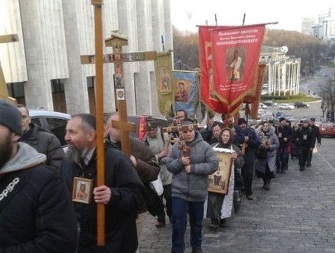 Ucrainenii ortodocși au ieșit în stradă împotriva Papei Francisc, pe străzile Kievului: „O vizită pe teritoriul canonic al Bisericii Ortodoxe, fără acordul ei”