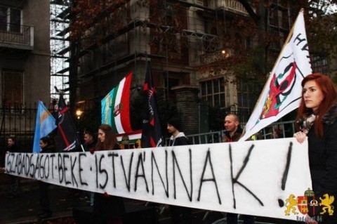 Ambasada României din Budapesta, luată cu asalt de membrii celor „64 de comitate”. Îl vor liber pe teroristul secui