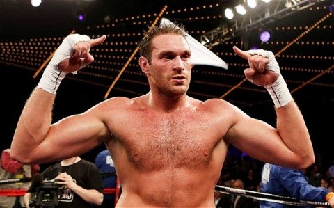 Un jurnalist homosexual a fost suspendat de BBC că l-a criticat pe ”homofobul” pugilist Tyson Fury