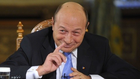 Basescu îi răspunde lui Mihalache: Când nu dormi la serviciu, spune-i lui Iohannis să mai stea pe acasă
