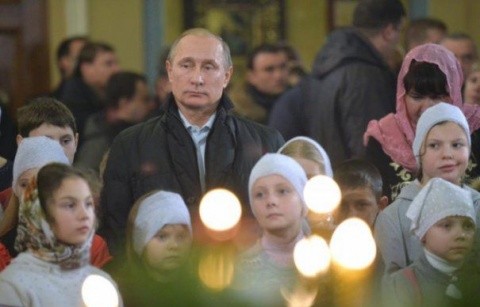 Putin a petrecut Crăciunul ortodox în biserica unde i-au fost botezaţi părinţii