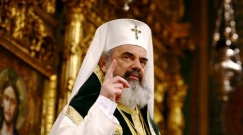 Anunţ BOR. Patriarhul Daniel vrea ca în Constituţie să scrie că familia este formată din bărbat şi femeie