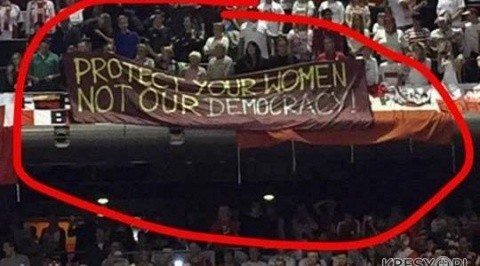La un meci dintre Polonia și Germania, suporterii polonezi au vorbit Lumii: ”Protejați-vă femeile, nu democrația noastră”
