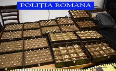 Bijuterii de 1.000.000 de lei confiscate din Florești, în trafic