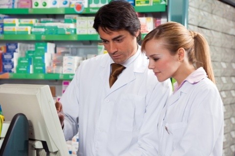 Farmaciştii clujeni: Firmele importă medicamente ieftine, apoi le exportă la preţuri mari. Pacienţii suferă