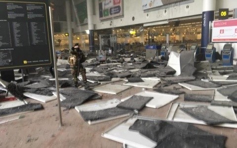 Descoperire șoc la coordonatorul atentatelor de la Paris. Harta aeroportului din Bruxelles descoperită într-un apartament din Atena