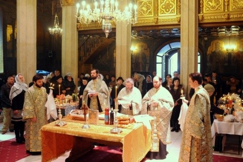 Morții de la Colectiv, pomeniți în sâmbăta Moșilor de iarnă la Catedrala patriarhală ortodoxă