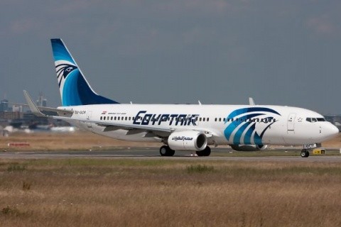 Avion egiptean de pasageri deturnat. Un terorist a amenințat că detonează o bombă
