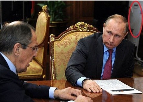 Putin e grav bolnav? Un aparat medical în biroul său!