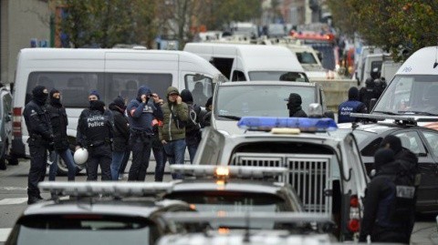 Împușcături între poliţie şi militanţi islamişti, în capitala islamismului european Bruxelles. Patru poliţişti au fost răniţi. Unul dintre atacatori a fost împuşcat mortal