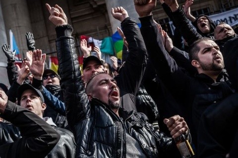 „Să expulzăm islamiștii. Gata cu ‘je suis’, să trecem la luptă”. Acțiuni în cartierul musulman Moelenbeek din Bruxelles