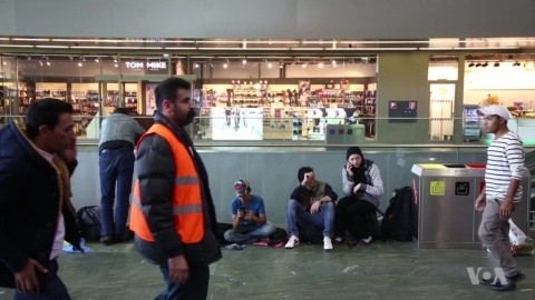 Bătăi crunte între grupuri de ceceni și afgani musulmani pe străzile Vienei. Orașul sub teroarea imigranților