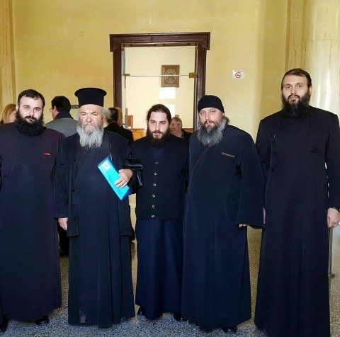 Cei trei preoți români acuzați de furtul mâinii Sf Haralambie, au fost găsiți nevinovați de către instanțele din Grecia