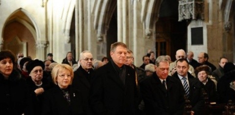 De Paștele Ortodox merge în Florida? Klaus Iohannis face Paștele catolic la Sibiu: A fost la slujba de Înviere, Carmen Iohannis a cântat în corul bisericii