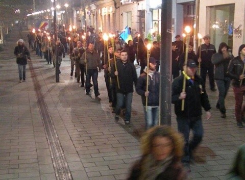 FOTO: Sute de torțe aprinse de Noua Dreaptă la Cluj-Napoca pentru duhul lui Avram Iancu