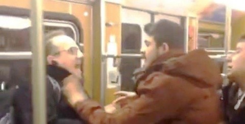 Refugiații musulmani care au bătut doi pensionari în metrou au fost eliberați după atentatele de la Bruxelles.Au plecat râzând 