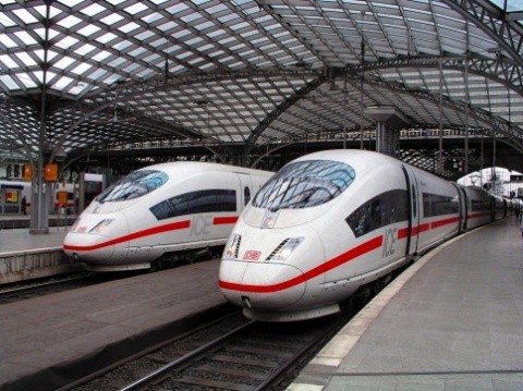 De teama imigranților musulmani, în Germania apar vagoane de tren exclusiv pentru femei. Să nu fie agresate sexual