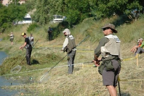 Pescarii clujeni ameninţă Guvernul cu judecata. Ei cer despăgubiri după depopularea lacurilor
